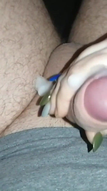 “女朋友在我的车里友好地套弄了我的鸡巴”的精彩时刻！