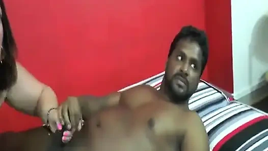 Зрелую SSBBW трахают в зад пятеро парней, и она берёт кучу спермы в рот