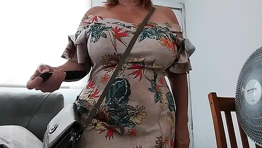 Wunderschönes großes Paar, das natürlich die Beine öffnet, um diesen Frosch zu präsentieren.