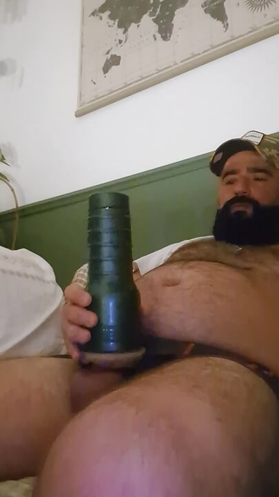 Bearded fuck are masturbator