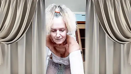 Lukerya si ibu rumah tangga hot lagi asik mainin baju jumpsuit transparan di dapur 2