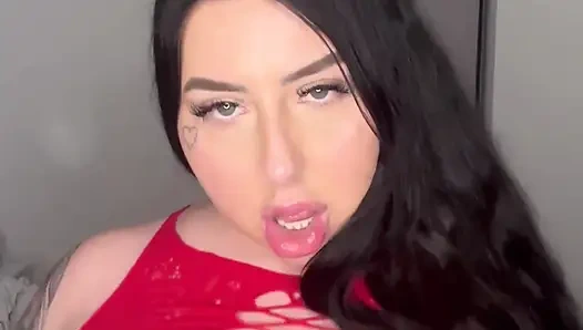 Güneşte olduktan sonra büyük zenci yarağı dildosunda oral seks