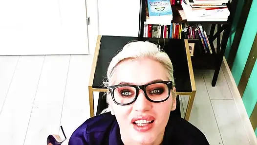 Perselingkuhan pengiring rumah konselor pernikahan