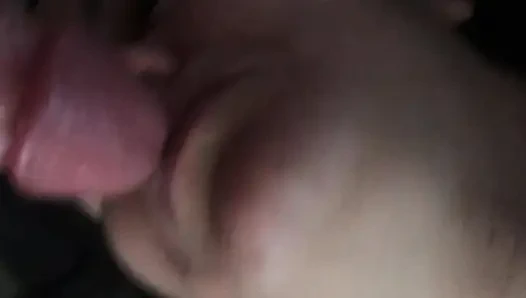 Sepong kontol di atas ranjang