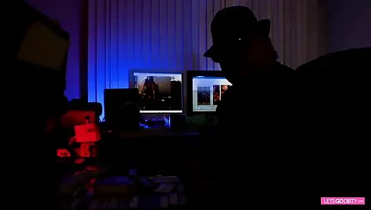 Грудастую милфу-блондинку шпилю трахает черный хуище