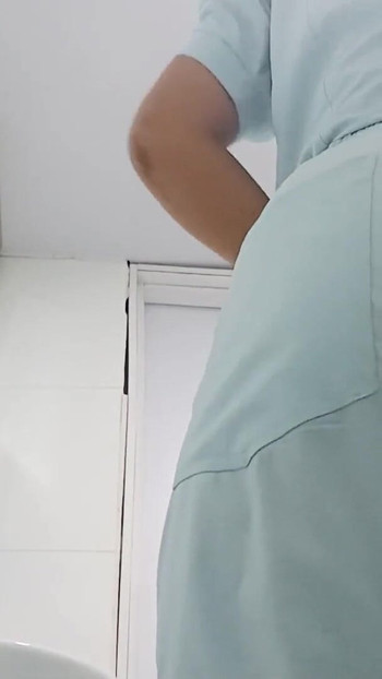 Zapanjujući trenutak iz filma "Medicinska sestra snimljena amaterskom kamerom (liječnička ordinacija)"