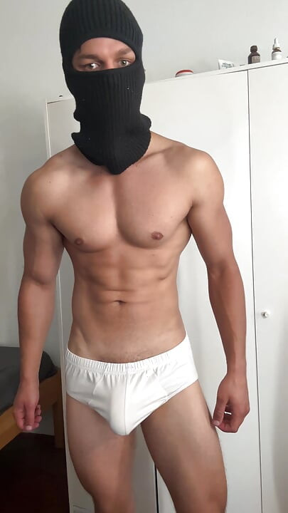Pembina badan muda mengusik di Balaclava