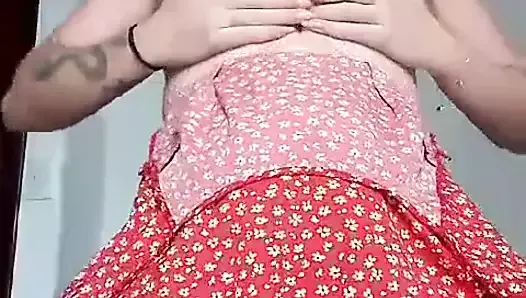 Mujer embarazada tocándose hasta que chorrea