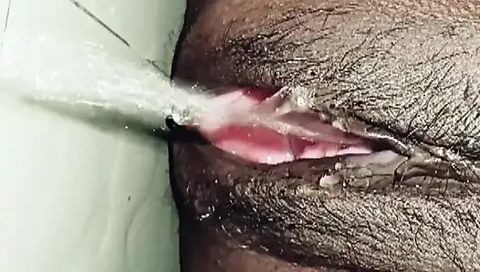 Perceraian tante seksi india yang lagi kencing