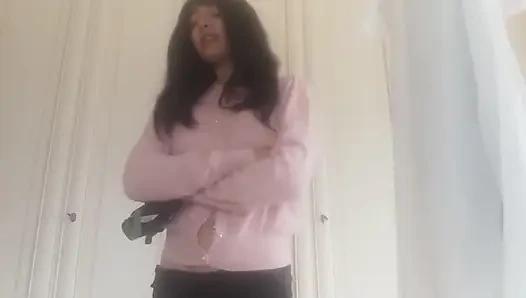 Üvey oğul, iç çamaşırın ıslak ve kirli. Confess Me