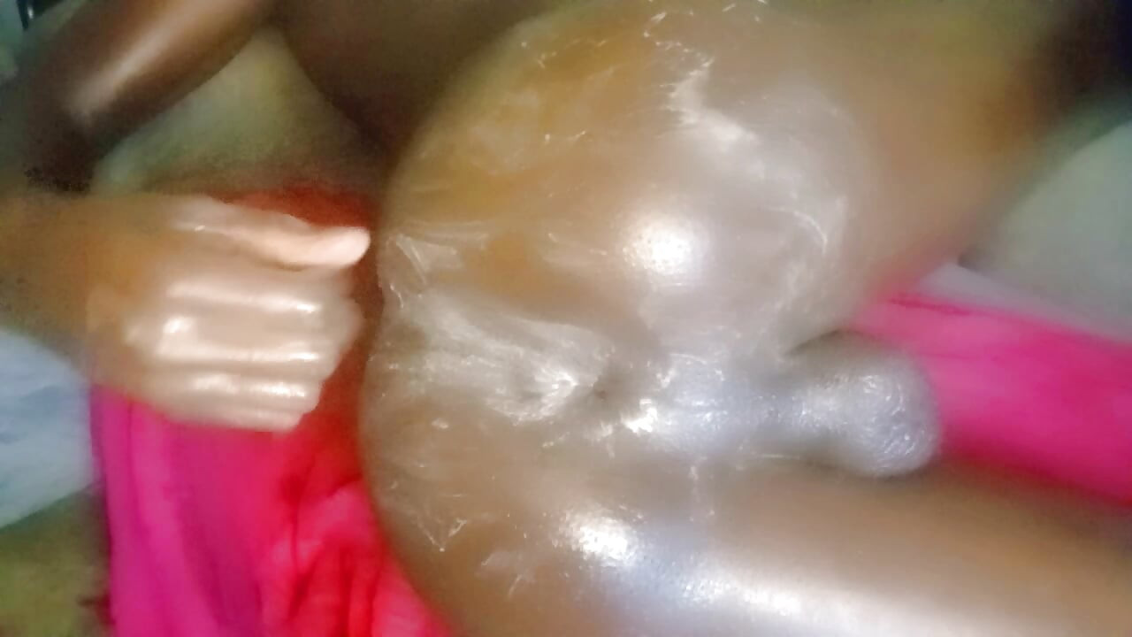 Femboys menyodok pantatnya yang lapar