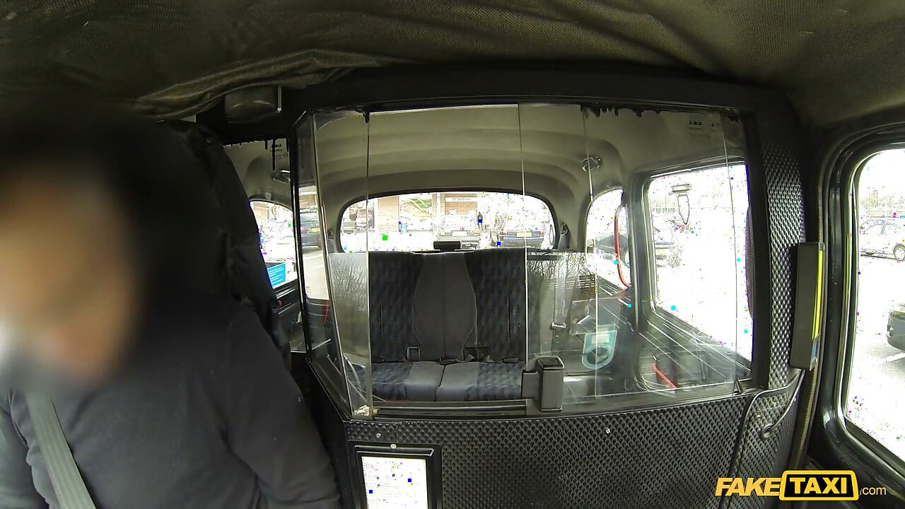 Fake Taxi - Tiffany Naylor hư hỏng bị bắt gặp đang trốn trong taxi, được sục cu và đụ sâu vào âm hộ bên ngoài