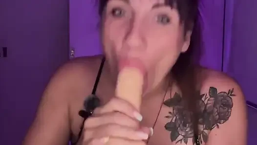Video Call dengan Kakak Tiri Anda Menjadi JOI