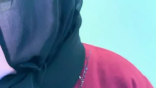Fucking a Chubby Muslim Mother-in-law Wearing a Red Burqa & Hijab (Part-2)