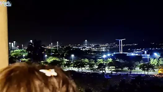 Bu küçük sürtük büyük zenci yarağı dölüyle amının kıllarını yapış yapış yapmayı seviyor