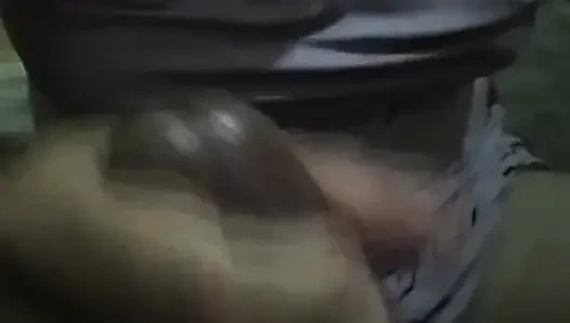 Angel aldatmak için komşularını baştan çıkarmaya çalışıyor