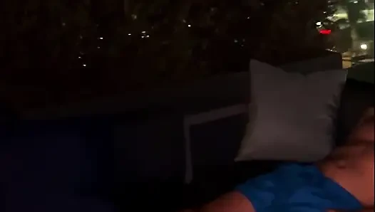 Ben içeri atlamadan önce geceleri çatı havuzu hızlı mayo klibi