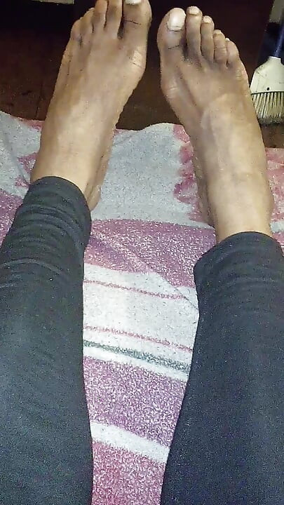 Dlouhé nohy tlusté stehna hezké nohy Femboy spodní nohy fetiš