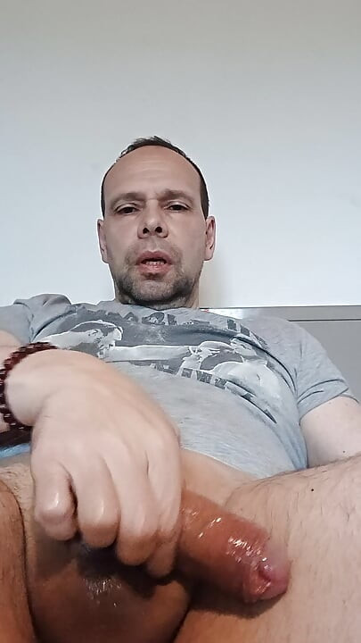 I oil my cock to masturbate
