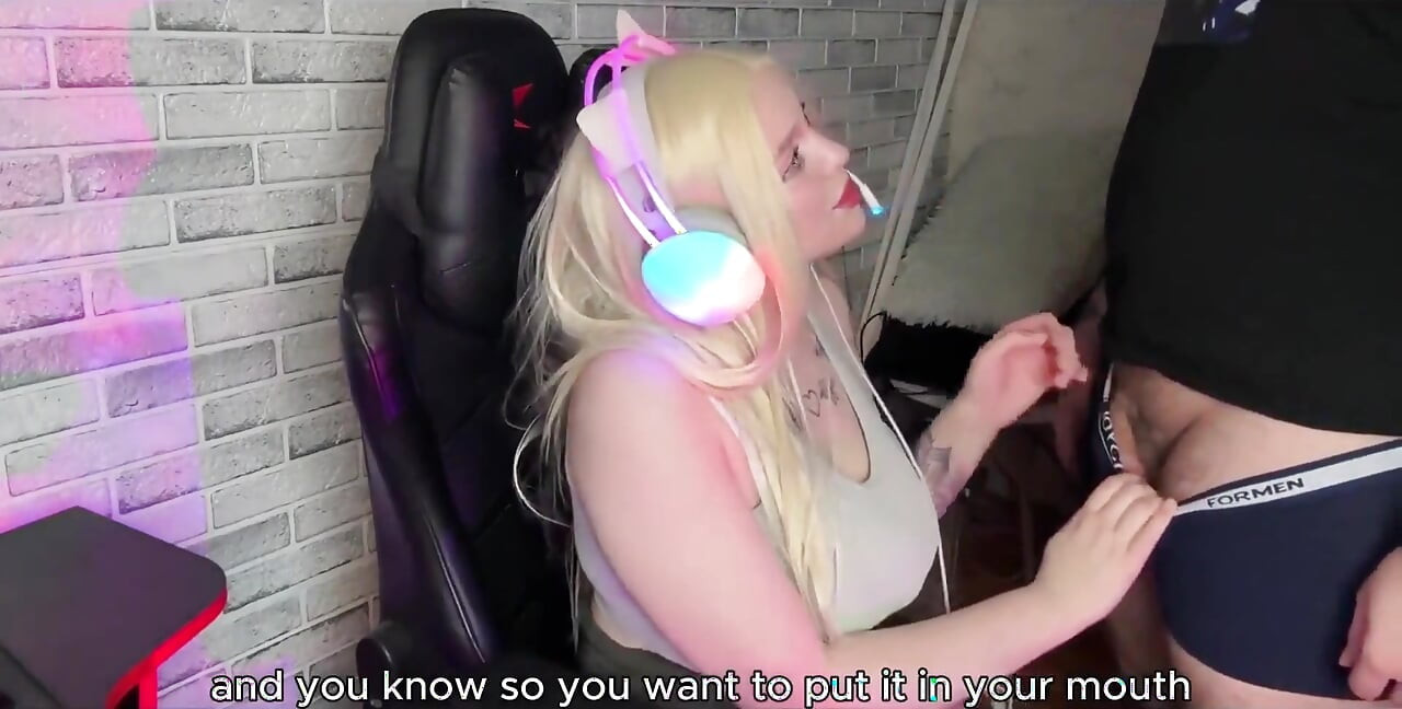 Prawdziwy twich streamer zerżnięty podczas transmisji na żywo