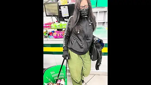 Üvey Kuzenimle Alışverişe Çıkıyoruz Ve Sonra Bana Böyle Geri Ödemek Istiyor.