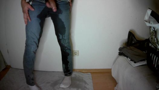 wetting my jeans+ fun with the mess