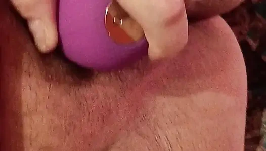 Masturbasi pakai mawarku sambil nyepong kontol suami