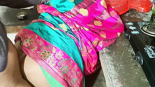 Desi Ibu Tiri India Mengisap Juru Masak