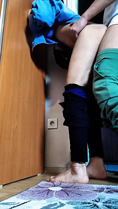 מנהל מזיין את העוזרת הרעולה שלו בעבודה | קליפ 3