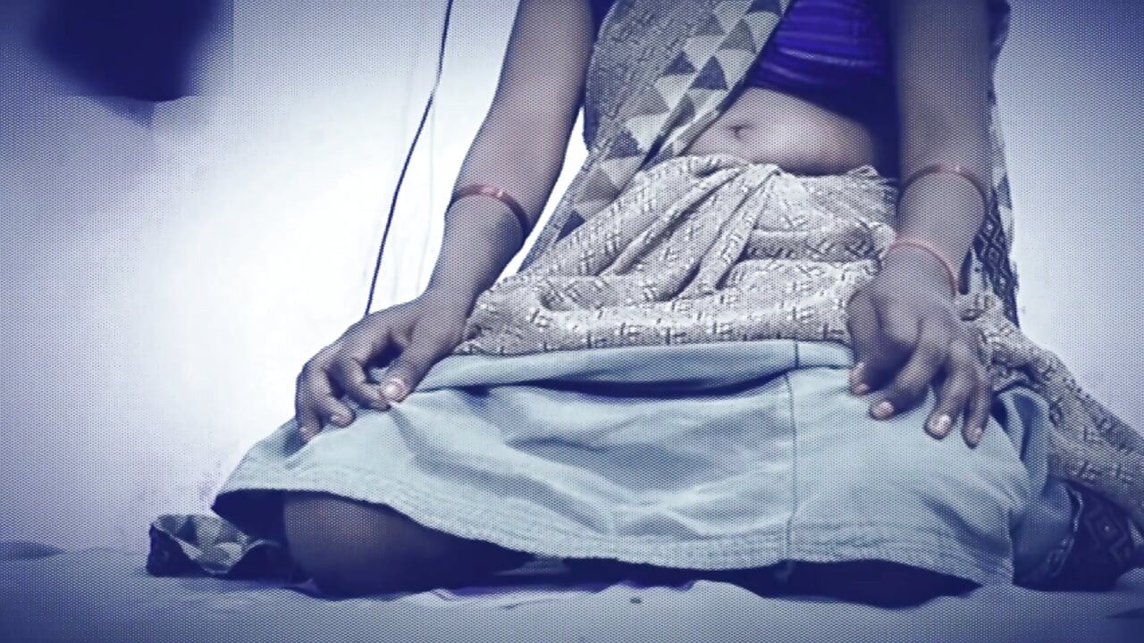 Indijska desi tetka pička i velike sise moraju jebati desi bhabhi pičku