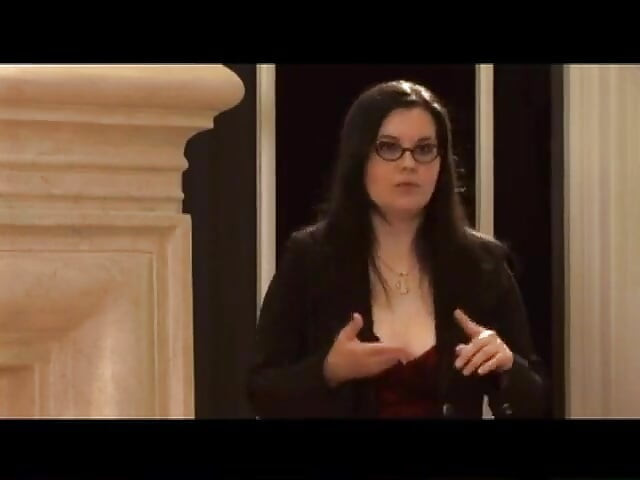 สาวผมบลอนด์ใช้นิ้วติ้วหีและขี่ควยอย่างดุร้าย