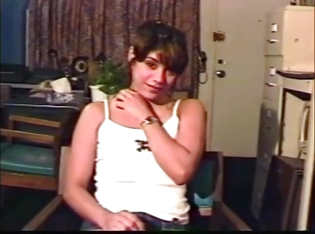 Χτυπάει τον χοντρό κώλο της