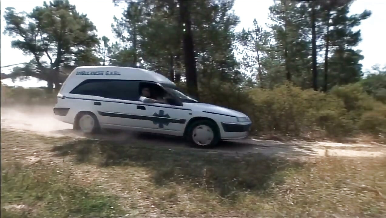 2 cocoși pentru o adevărată nimfomană în Corsica