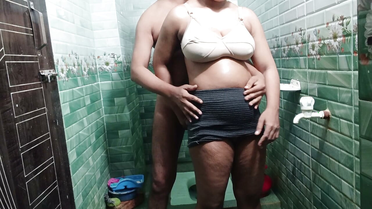 Mientras me duchaba, encontré a mi cuñada sola
