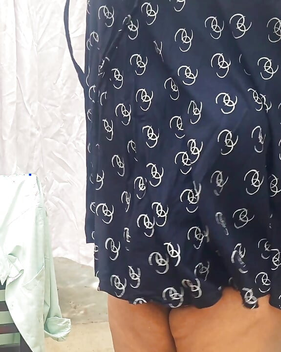 Indisk kone nøgen foran Camer, nudist Desi