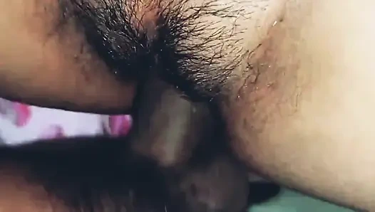 25 yaşındaki ateşli desi kız arkadaşı amını sikiyor