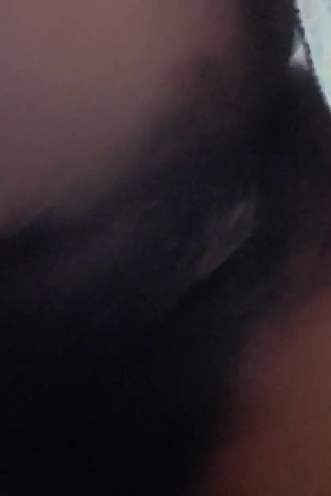 Для того чтобы показать мне свою большую киску и помастурбировать, милая мачеха снимает ее нижнее белье дважды