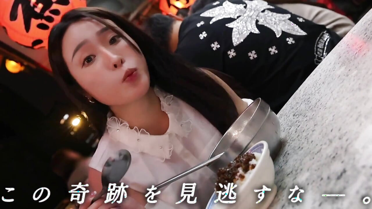 Pemandu sorak nyepong kontol pelatihnya di kamar hotel