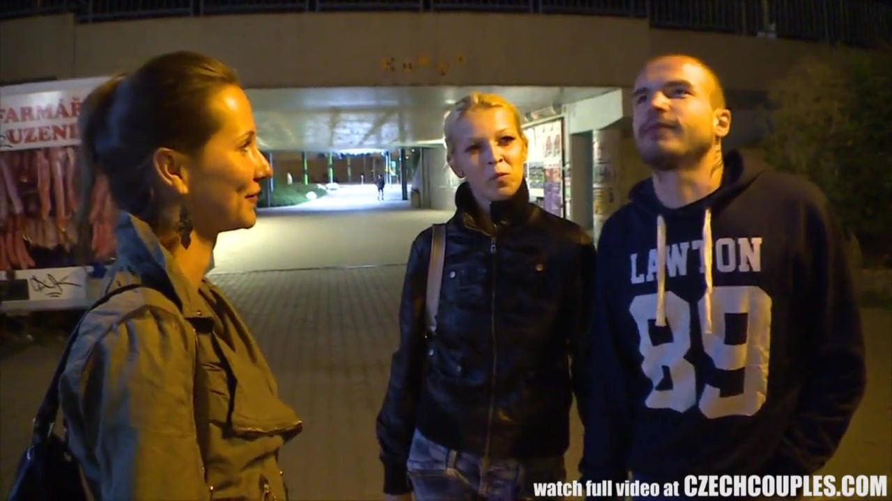 Gf交換のためにお金を稼ぐ美しいチェコ人ペア