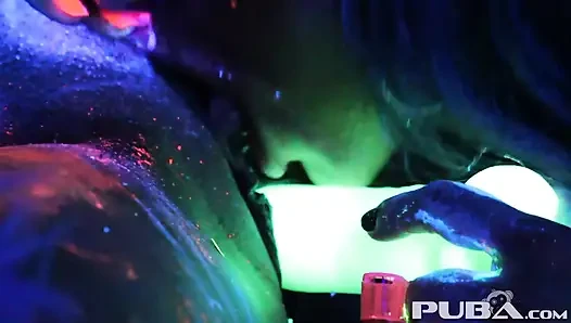 Malam hujan black-light sama abigal mac & ava addams