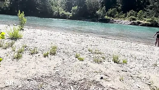 Ich treffe ein Mädchen im Wald und wir ficken am Ende miteinander
