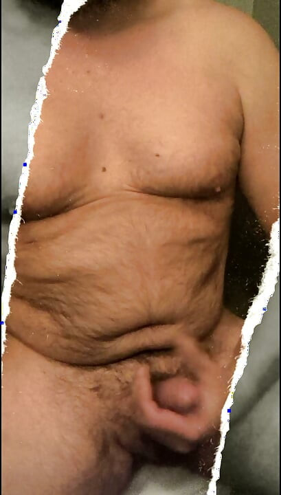 Chico caliente masturbándose y negándose placer