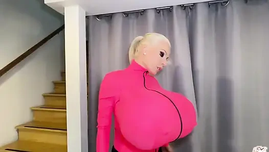 İşte ilk meme büyütme içeriğimin bir tbt'sı "lastiğim yerine göğüslerimi şişiriyorum!"