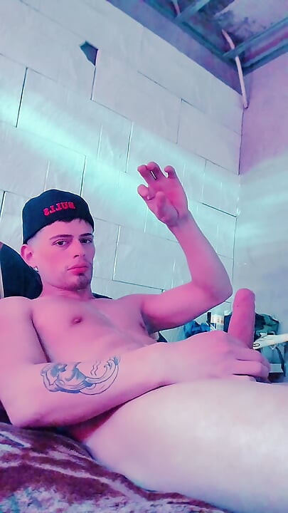 I masturbate in my friend's room until I ejaculate