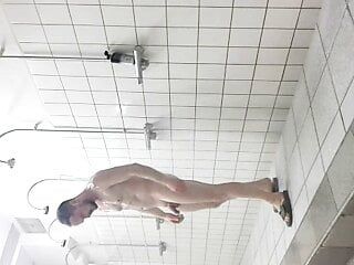 Uomo sexy della doccia