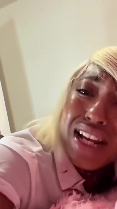 Cowok ini ngentot memek mahasiswi hot sampai wajahnya dicrot sperma sebelum kuliah