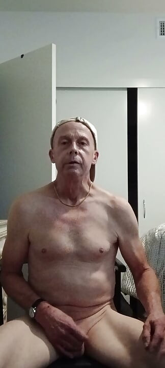 I Am A Tiny Dick guy A I Love Sucking Straight Guys