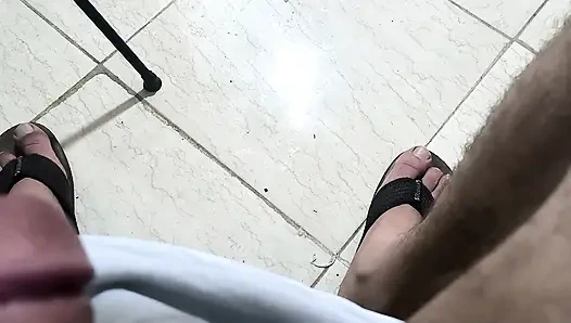 Arap çift onları aldatmak için büyük yaraklı boğa getiriyor