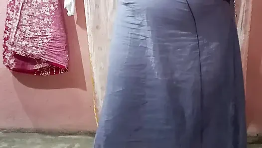 Sarı sari tek başına düşüyor