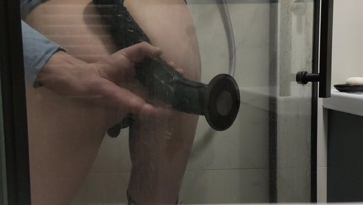 淋浴里的摄像头。